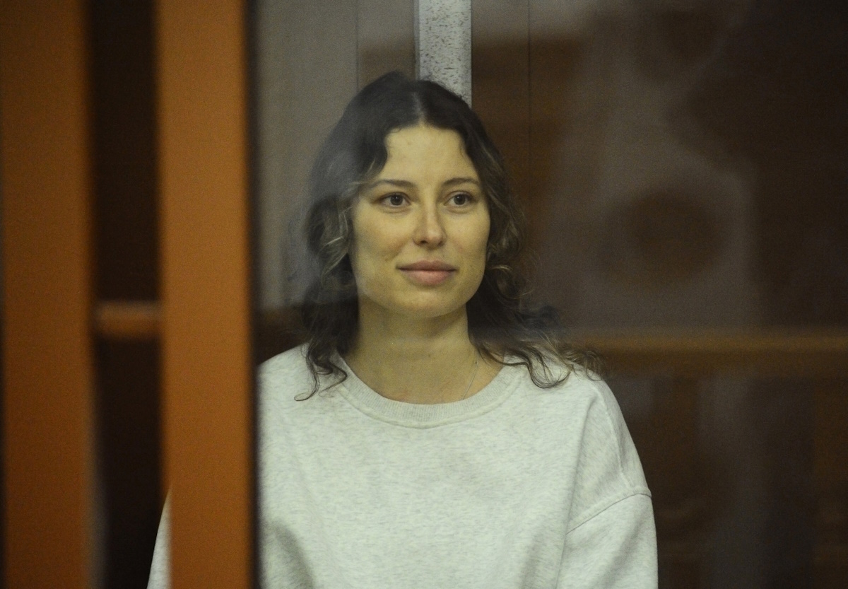 Russian-American dual citizen Ksenia Karelina, accused of treason for making a donation to a charity supporting Ukraine, attends a court hearing in Yekaterinburg, Russia August 15, 2024. REUTERS