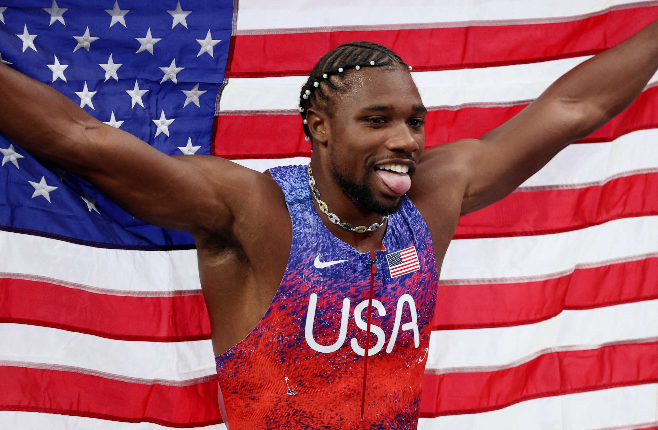 Paris 2024 Olympics - Athletics - Men's 100m Final - Stade de France, Saint-Denis, France - August 04, 2024. Noah Lyles of United States celebrates after winning gold. REUTERS