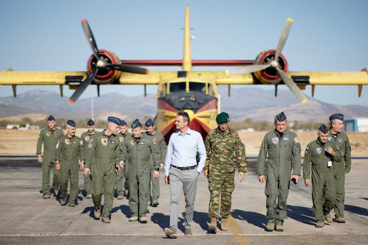 Κυριάκος Μητσοτάκης: Ένα μεγάλο «ευχαριστώ» στους πιλότους της πυροσβεστικής