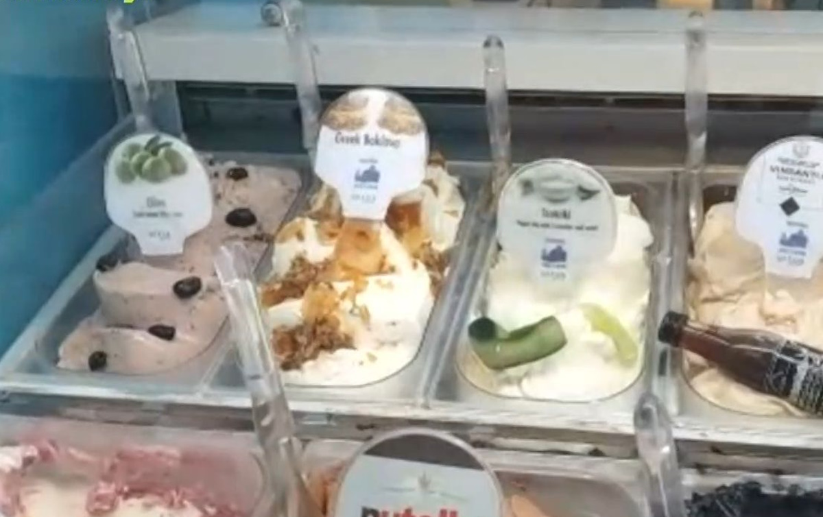 Μαγαζί στη Σαντορίνη φτιάχνει παγωτό με γεύση… τζατζίκι