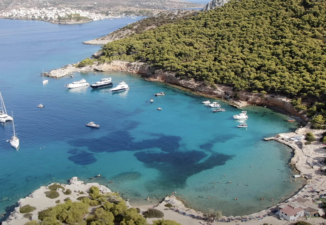 Τέσσερα ακατοίκητα νησιά με πανέμορφες παραλίες δίπλα στην Αττική