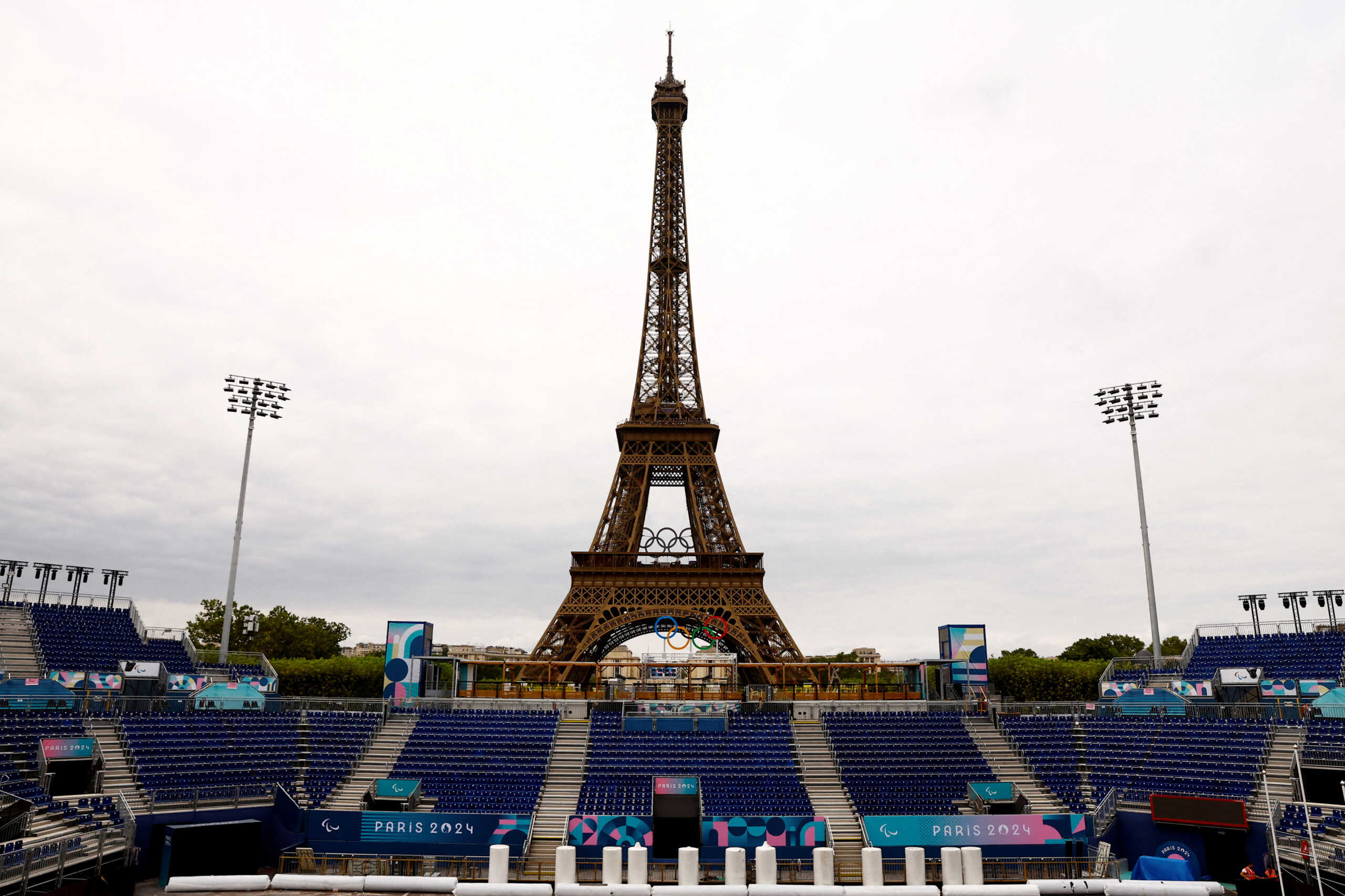 FILE PHOTO: Paris 2024 Paralympics - Paris, France - August 18, 2024  Workers work to convert the Eiffel Tower Stadium from the beach volleyball venue to the Paralympic blind football venue for the coming Paris 2024 Paralympic Games REUTERS