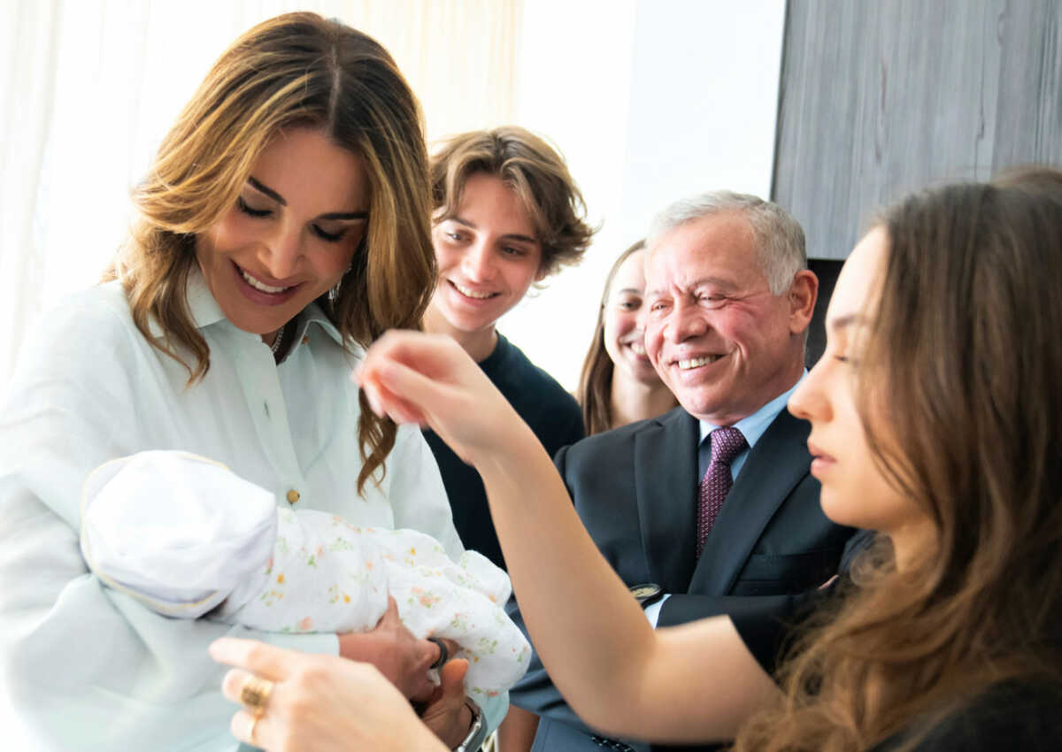 Η βασίλισσα Ράνια της Ιορδανίας πρώτη φορά γιαγιά: Η στιγμή που γνωρίζει την εγγονή της, Ιμάν
