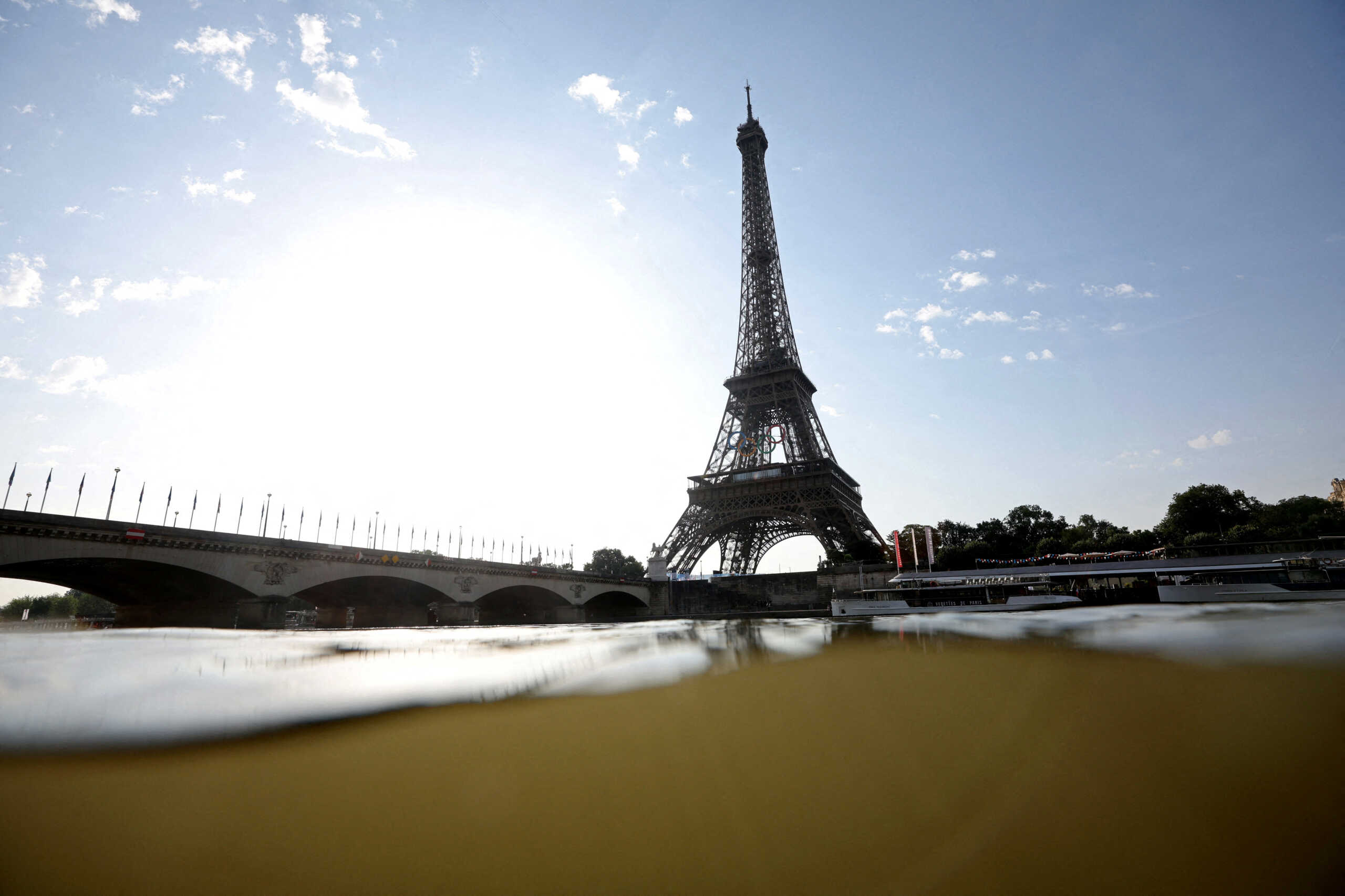 Paris 2024 Olympics - Triathlon - Men's Individual - Alexander III Bridge, Paris, France - July 30, 2024. General view of the river and the Eiffel Tower as the Men's Individual Triathlon is postponed as pollution levels in the river Seine remain too high REUTERS