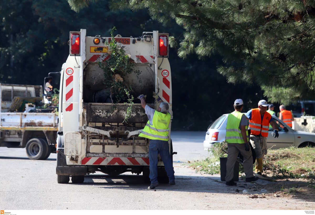 Πάτρα: Βαν έπεσε πάνω σε σκουπιδιάρικο και τραυμάτισε εργαζόμενη