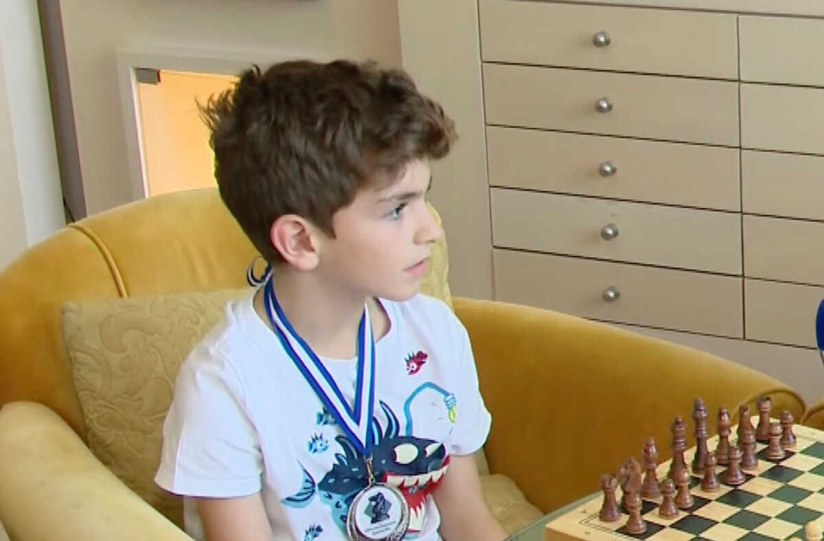 Στέλιος Κακαγιάννης: Ο 8χρονος «Κασπάροφ» από τη Λάρισα ετοιμάζεται για ρουά ματ στο παγκόσμιο πρωτάθλημα σκακιού