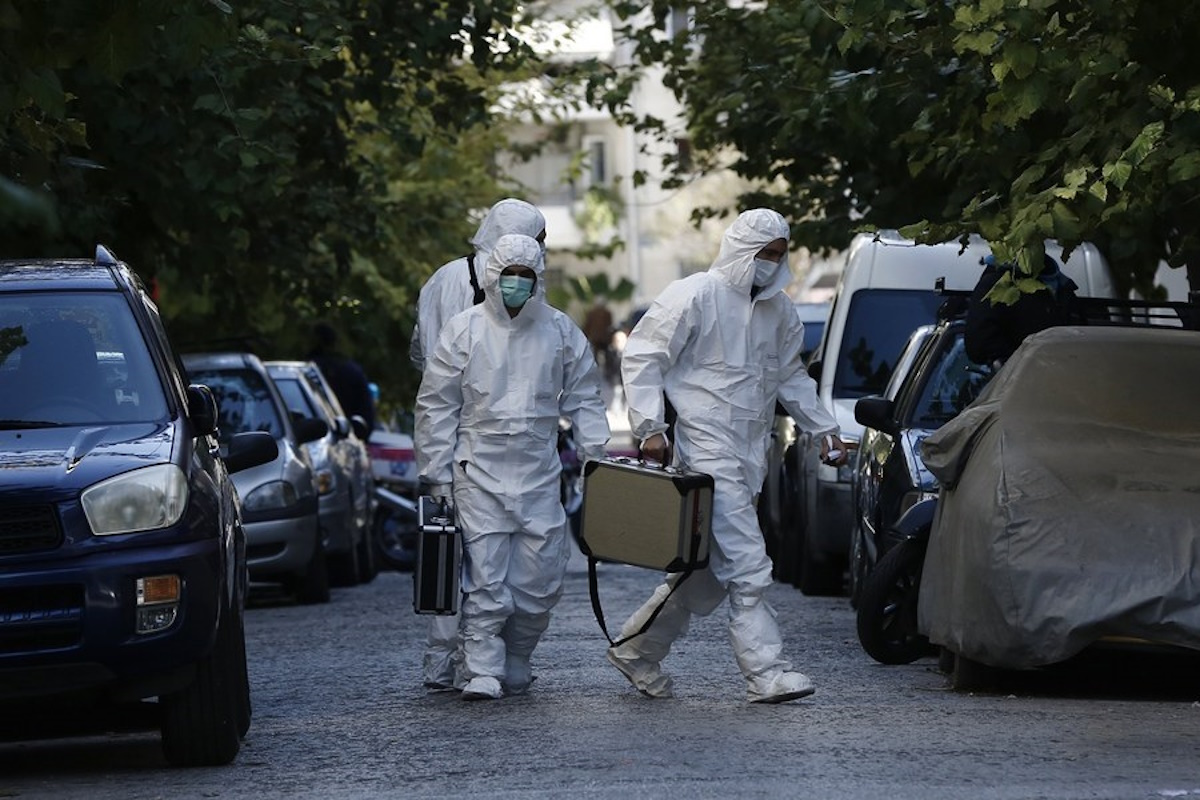 epa06355135 Police experts carry equipment as they search for evidence outside an apartment in the Athens district of Neos Kosmos, Athens, Greece 28 November 2017. Eight men and one woman, all of them Turkish nationals, have been detained by Greece's counter-terrorism squad, the police announced on Tuesday 28 November 2017. The nine Turkish nationals are alleged to be members of the DHKP-C, a group that is active in Turkey, police sources said on Tuesday. Police said that the suspects appear to be involved in an older case involving the transportation of munitions using a speedboat that was intercepted near Chios in 2013.  EPA