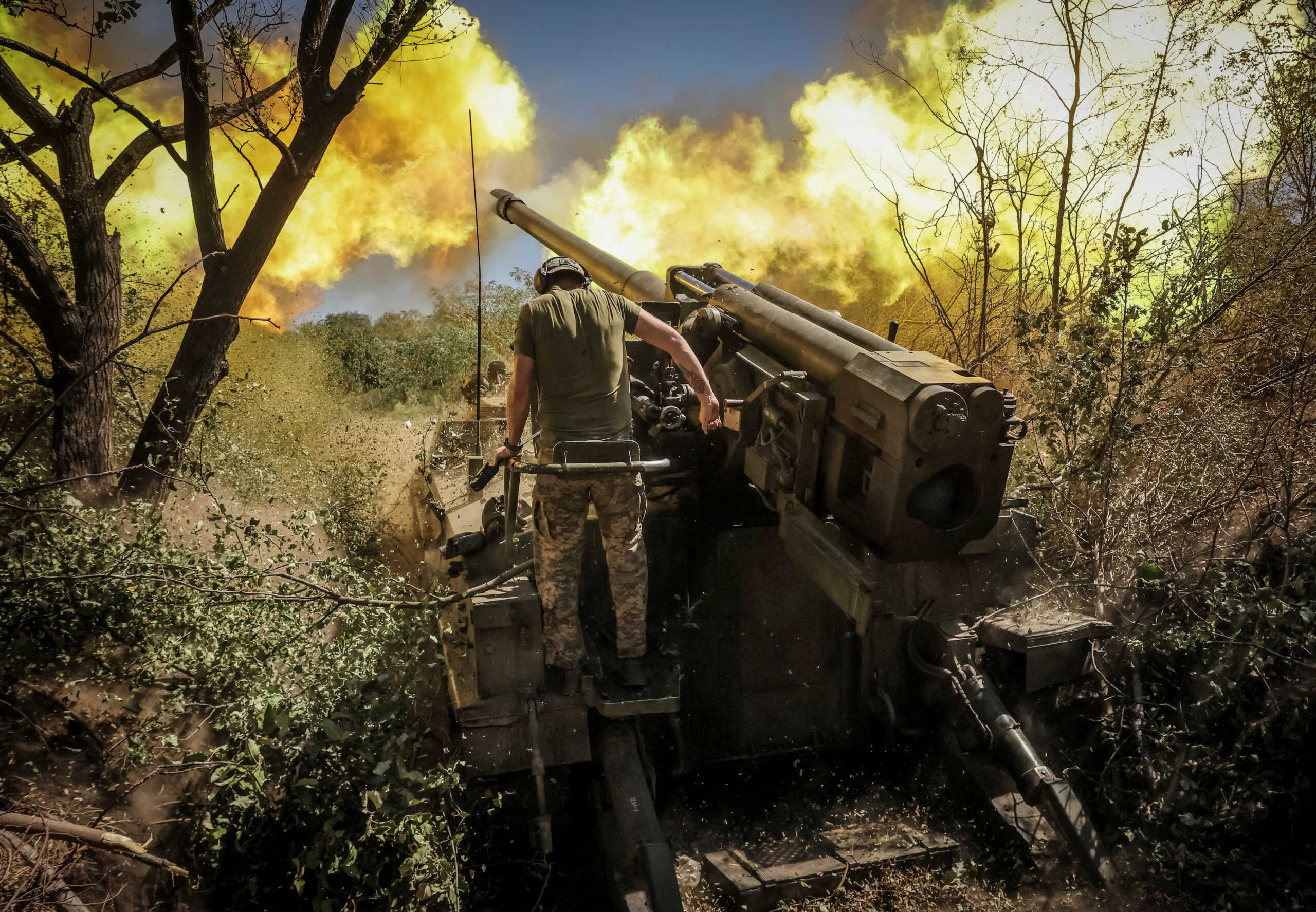 A serviceman of 24th Mechanized brigade named after King Danylo of the Ukrainian Armed Forces fires a 2s5 "Hyacinth-S" self-propelled howitzer towards Russian troops at a front line, amid Russia's attack on Ukraine, near the town of Chasiv Yar in Donetsk region, Ukraine August 20, 2024. Oleg Petrasiuk