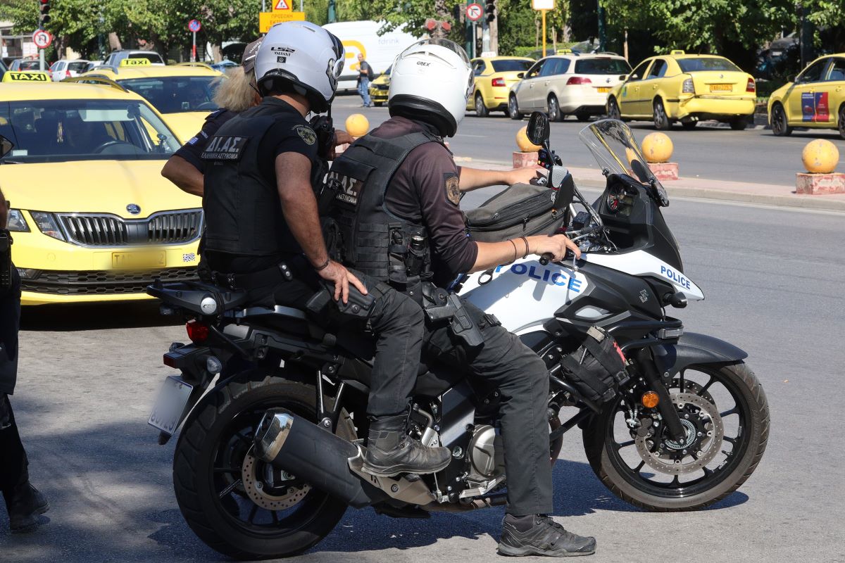 Θεσσαλονίκη: Αδέλφια άρπαζαν αλυσίδες από πεζούς με πρόσχημα ότι ήθελαν να δουν αν έχουν τατουάζ