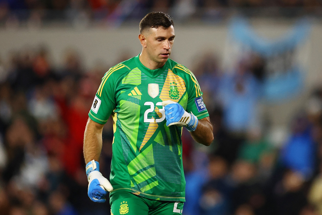 Soccer Football - World Cup - South American Qualifiers - Argentina v Chile - Estadio Mas Monumental, Buenos Aires, Argentina - September 5, 2024 Argentina's Emiliano Martinez celebrates their second goal scored by Julian Alvarez REUTERS