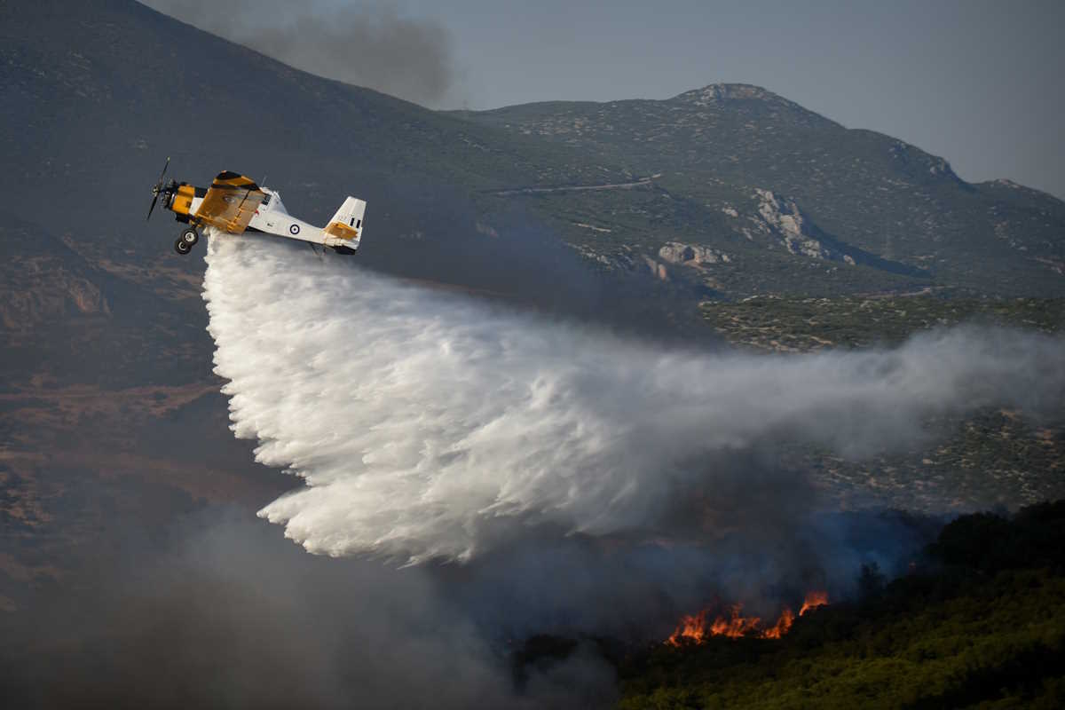 Αναζωπύρωση της πυρκαγιάς στην Λαμία στο πίσω μέρος του Αφανού, Πέμπτη 27 Ιουλίου 2023. 
(ΝΑΣΟΣ ΣΙΜΟΠΟΥΛΟΣ