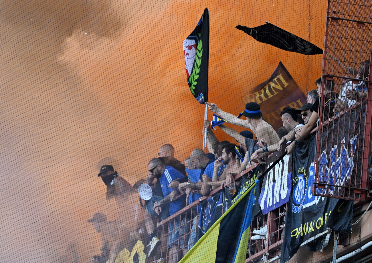 Soccer Football - Serie A - Genoa v Inter Milan - Stadio Comunale Luigi Ferraris, Genoa, Italy - August 17, 2024 Inter Milan fans set off smoke bombs inside the stadium before the match REUTERS