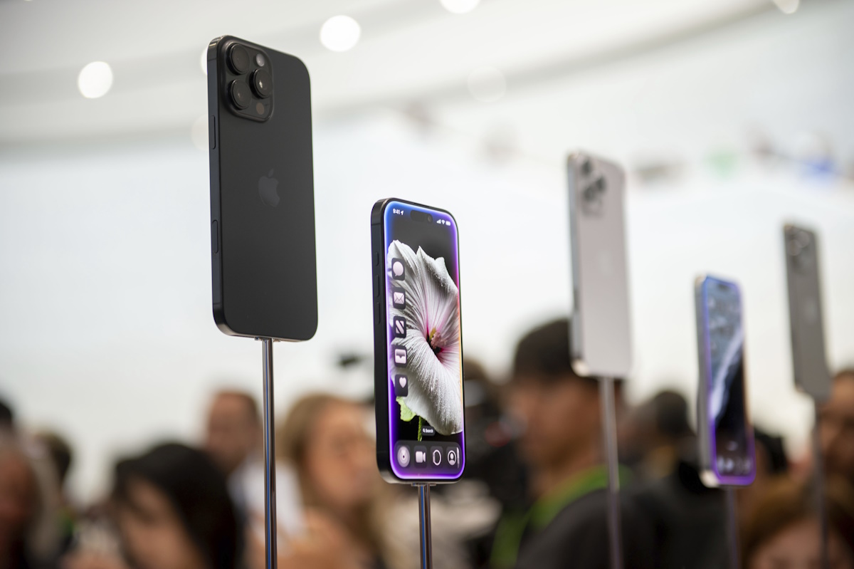 dpatop - 09 September 2024, USA, Cupertino: Devices of the new iPhone 16 Pro model are on display after the presentation at Apple headquarters. Photo by: Andrej Sokolow