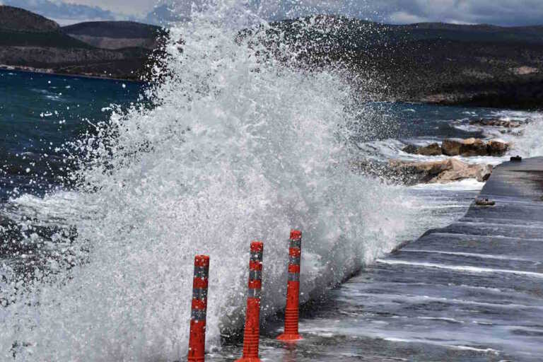 Καιρός αύριο: Θυελλώδεις άνεμοι με ισχυρές βροχές και καταιγίδες στα βορειοανατολικά