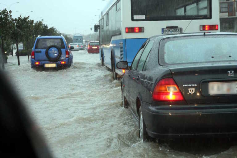 Εστάλη 112 στους κατοίκους του Βόλου και πολλών περιοχών της Μαγνησίας να αποφύγουν τις μετακινήσεις λόγω «Atena»