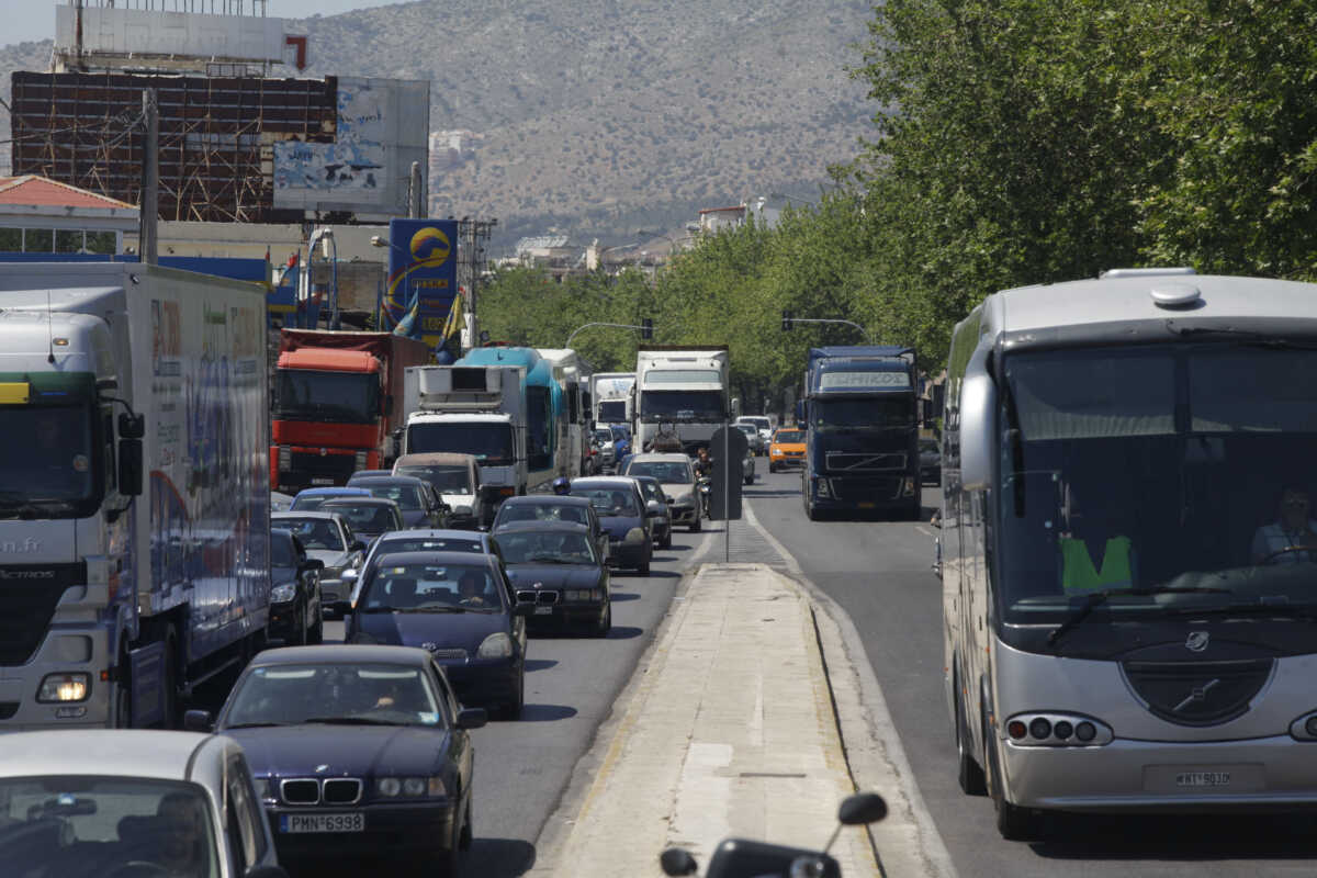 Κίνηση στους δρόμους: Τριπλή καραμπόλα και μποτιλιάρισμα στον Κηφισό