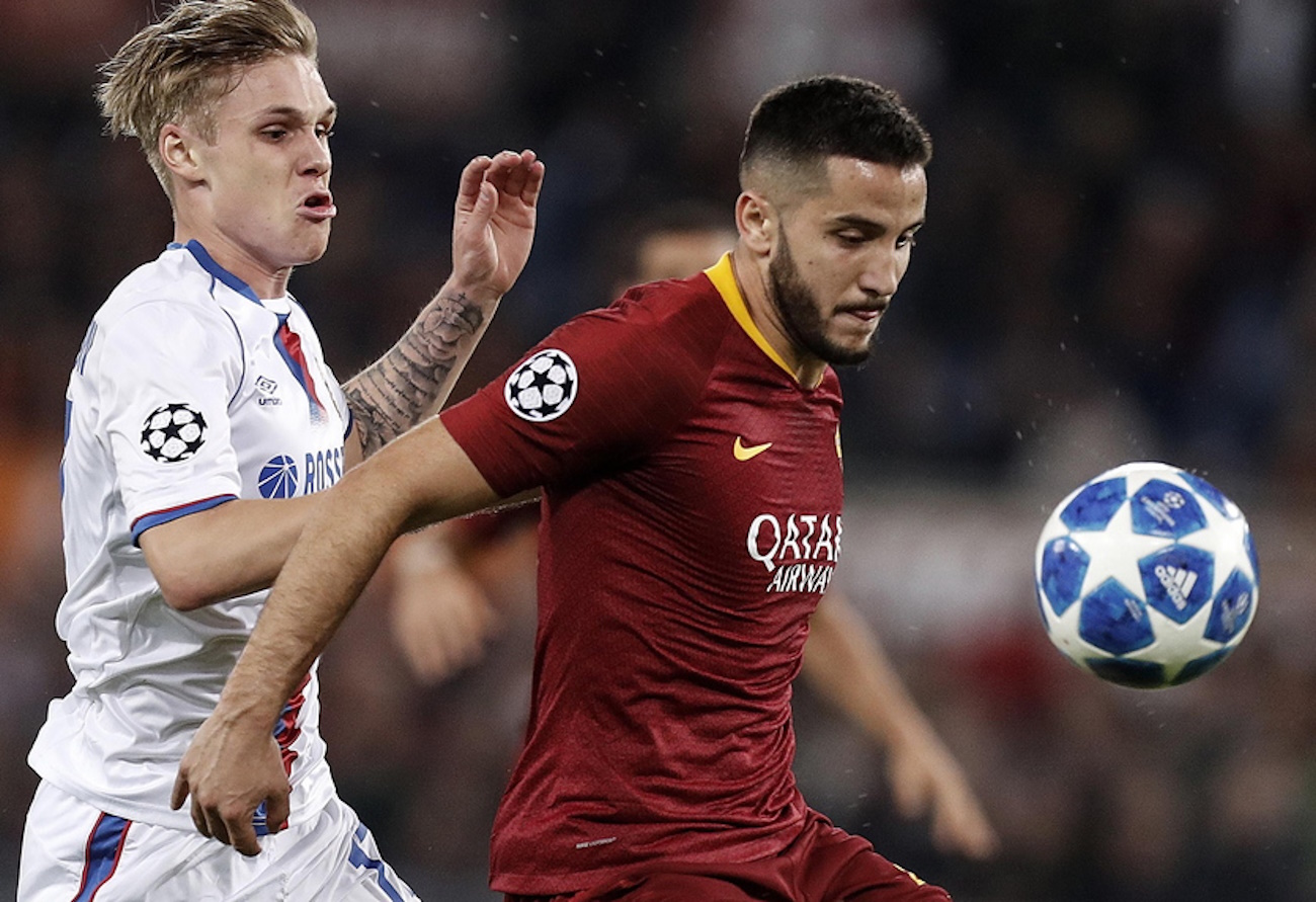 epa07114628 Roma's Kostas Manolas (R) and CSKA's Arnor Sigurdsson in action during the UEFA Champions League Group G soccer match between AS Roma and CSKA Moscow at the Olimpico stadium in Rome, Italy, 23 October 2018.  EPA