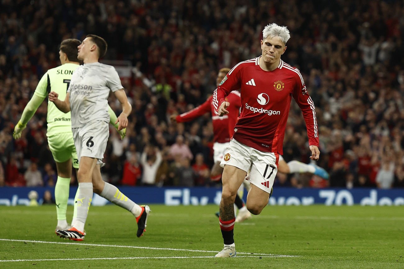 Soccer Football - Carabao Cup - Third Round - Manchester United v Barnsley - Old Trafford, Manchester, Britain - September 17, 2024 Manchester United's Alejandro Garnacho celebrates scoring their fourth goal Action Images via Reuters