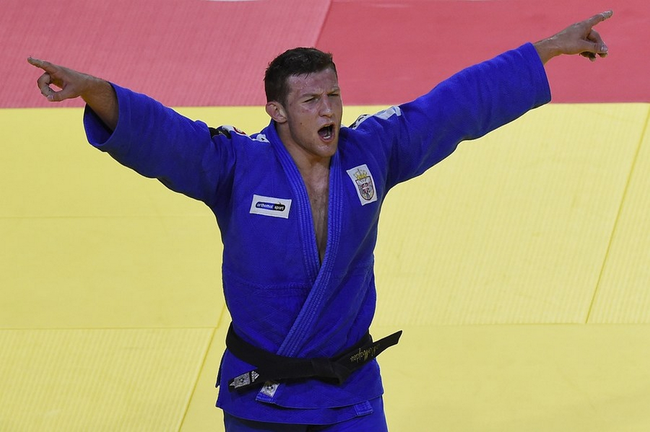 epa06177317 Nemanja Majdov of Serbia celebrates his victory against Mihael Zganik of Slovakia after the men's 90kg category final match during the World Judo Championships in Papp Laszlo Budapest Sports Arena in Budapest, Hungary, 01 September 2017.  EPA