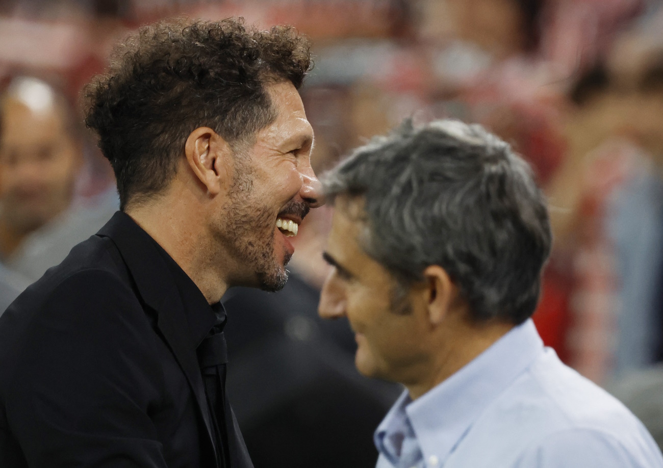 Soccer Football - LaLiga - Athletic Bilbao v Atletico Madrid - San Mames, Bilbao, Spain - August 31, 2024 Athletic Bilbao coach Ernesto Valverde and Atletico Madrid coach Diego Simeone are seen before the match REUTERS