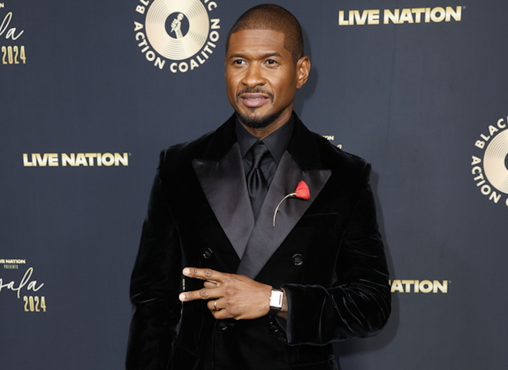 Ο τραγουδιστής Usher υποστηρίζει ότι χάκαραν τον λογαριασμό του στο Twitter