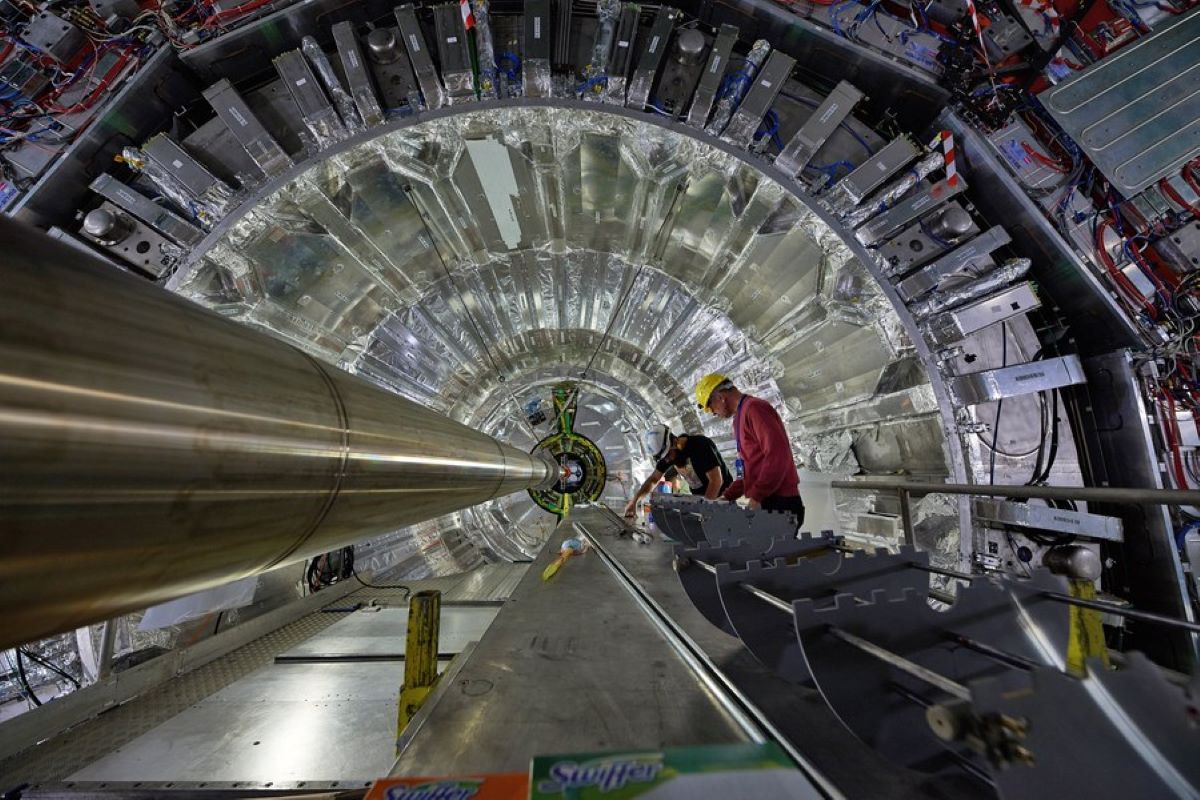 CERN: Ο καθηγητής Κωνσταντίνος Φουντάς, είναι ο πρώτος Έλληνας που αναλαμβάνει τα ηνία του ερευνητικού κέντρου