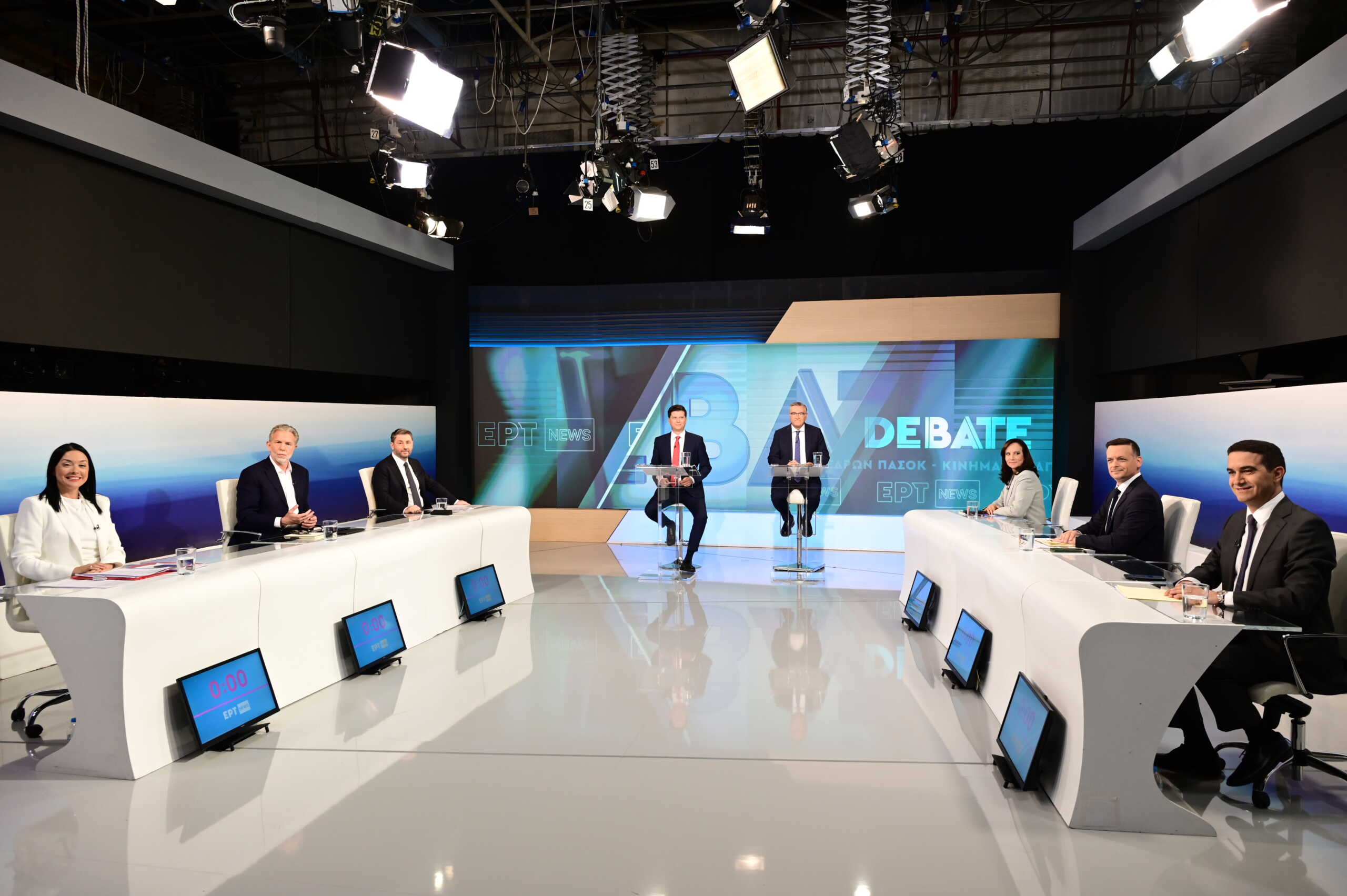 Debate των υποψηφίων για την εκλογή του νέου προέδρου του ΠΑΣΟΚ - Κινήματος Αλλαγής, στην ΕΡΤ, Τρίτη 24 Σεπτεμβρίου 2024. Στην τηλεμαχία συμμετείχαν οι Νίκος Ανδρουλάκης, Παύλος Γερουλάνος, Νάντια Γιαννακοπούλου, Άννα Διαμαντοπούλου, Χάρης Δούκας και Μιχάλης Κατρίνης. Tις ερωτήσεις στους υποψηφίους υπέβαλαν οι δημοσιογράφοι της ΕΡΤ, Απόστολος Μαγγηριάδης και Γιώργος Κουβαράς.  
(ΜΙΧΑΛΗΣ ΚΑΡΑΓΙΑΝΝΗΣ