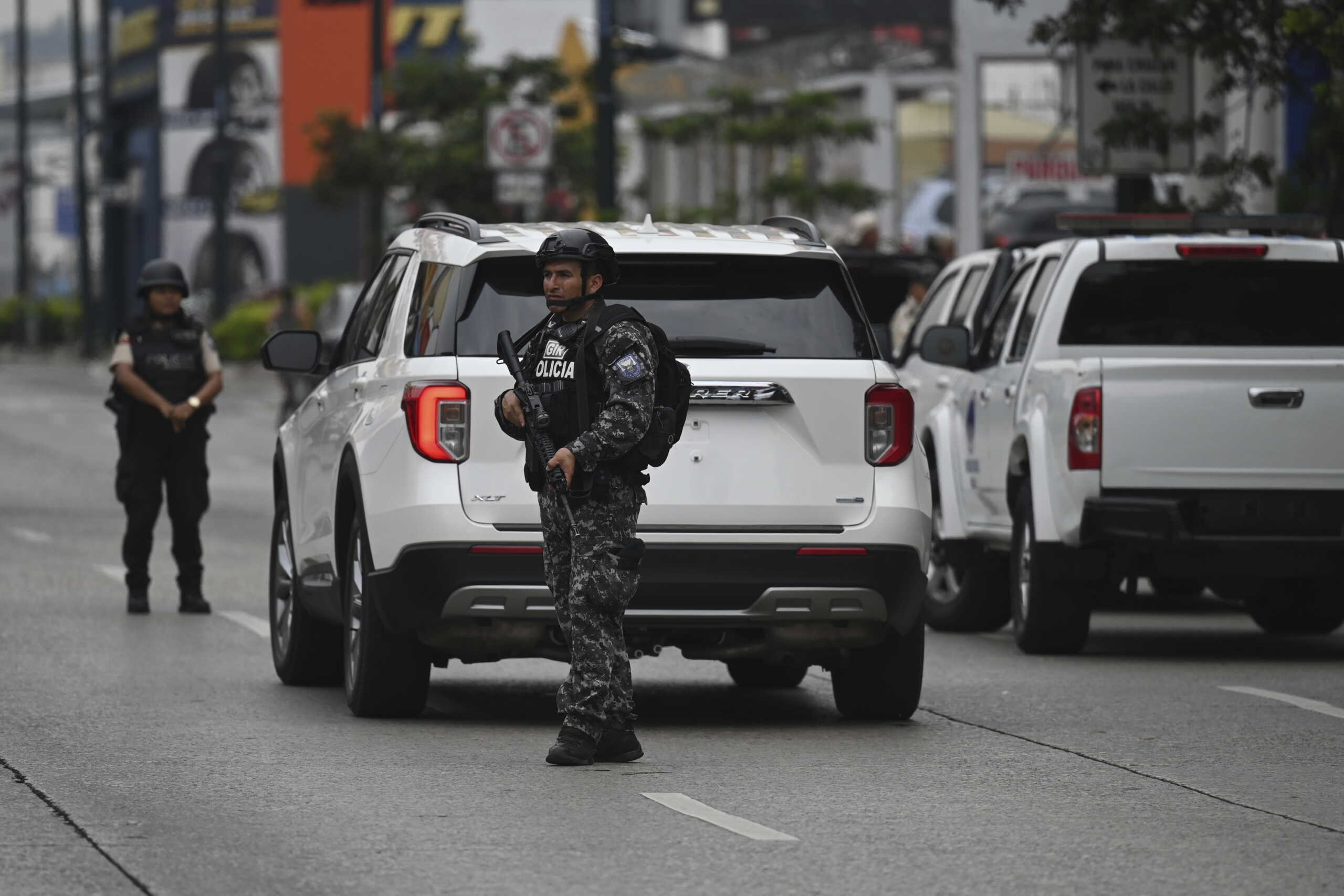 09 January 2024, Ecuador, Guayaquil: Police officers are deployed at the TC television station building after gunmen broke into the station's premises during a live broadcast. People panicked in the city. Photo by: Stringer