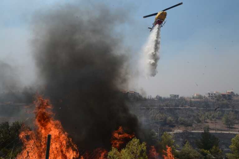 Φωτιά στην περιοχή Φιλοθέη Θεσσαλονίκης: Μεγάλη πυροσβεστική δύναμη στο σημείο