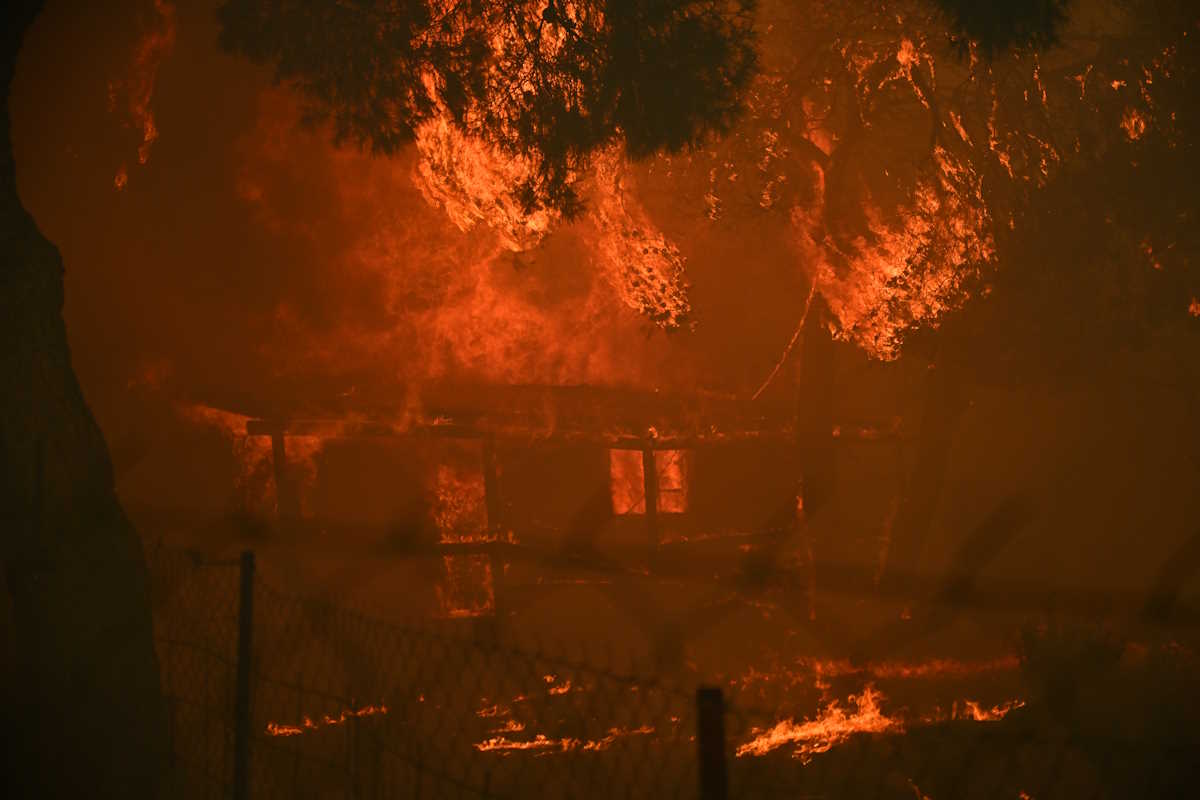 Πυρκαγιά στη Βορειοανατολική Αττική. Δευτέρα 12 Αυγούστου 2024  (ΚΩΣΤΑΣ ΤΖΟΥΜΑΣ