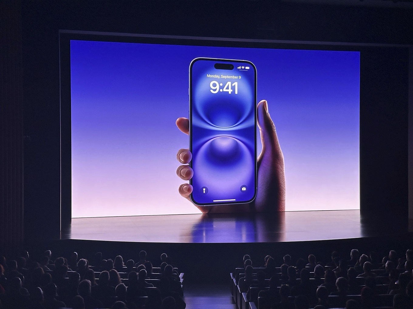 09 September 2024, US, Cupertino: Apple presents the new iPhone 16 at an innovation event at the company's headquarters. Photo by: Andrej Sokolow