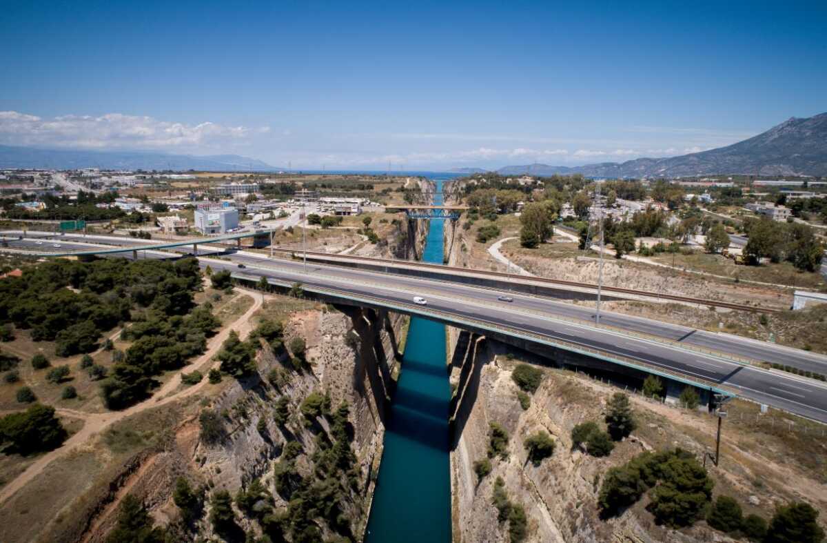 Ισθμός: Γυναίκα αποπειράθηκε να αυτοκτονήσει – Την πρόλαβαν οι αστυνομικοί την ώρα που έγραφε το σημείωμα