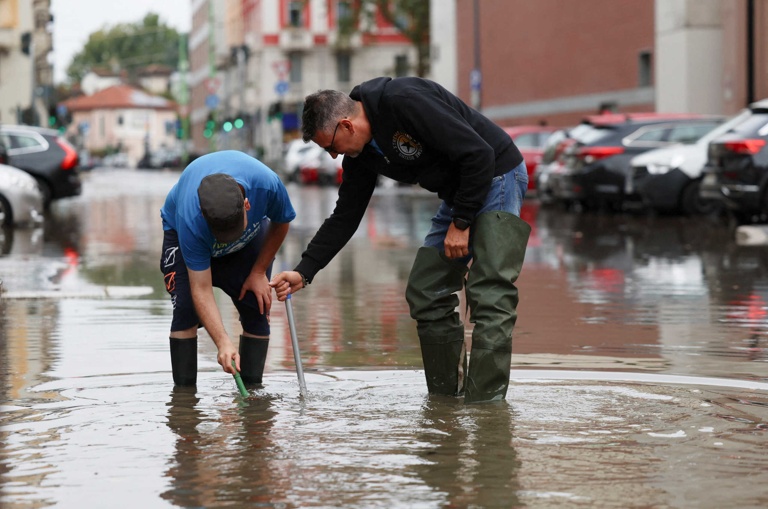 Maltempo in Italia: morto un pompiere