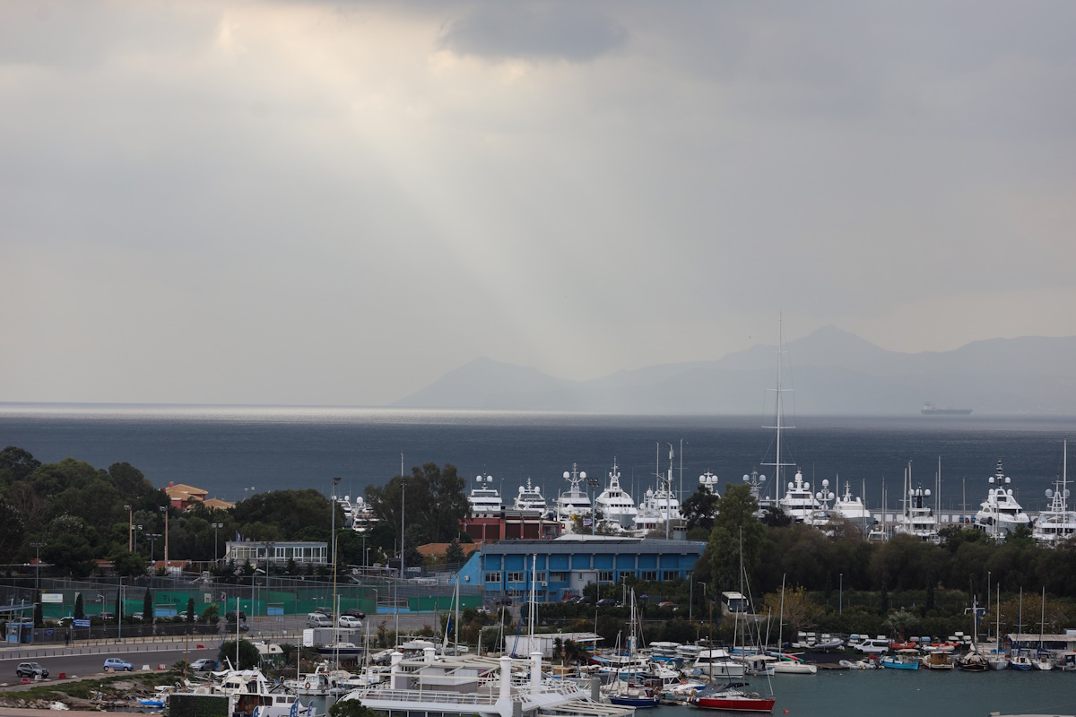 Ανεβαίνει η θερμοκρασία, επιμένουν οι τοπικές βροχές