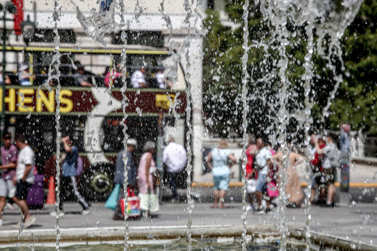 Καιρός αύριο: «Κολλημένος» στους 36 βαθμούς ο υδράργυρος – Σε ποιες περιοχές θα βρέξει