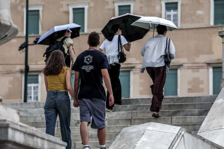 Μικρή πτώση της θερμοκρασίας και τοπικές καταιγίδες το Σάββατο