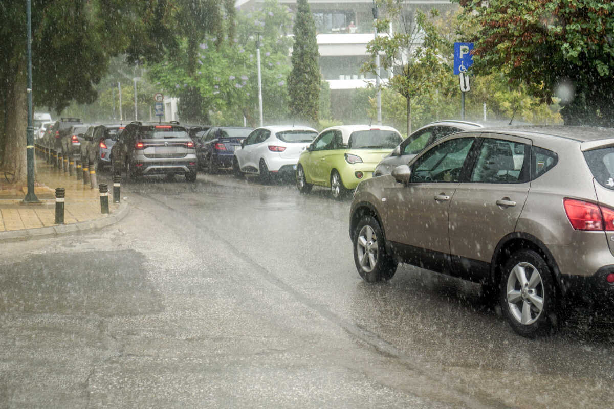 Καιρός αύριο: Έντονες βροχές σε Μακεδονία,  Θεσσαλία, Ιόνιο και Εύβοια – Έως τους 28 βαθμούς ο υδράργυρος