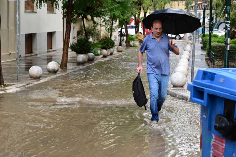 Η πυροσβεστική δέχτηκε 154 κλήσεις σε Αττική, Καβάλα και Χίο λόγω της κακοκαιρίας