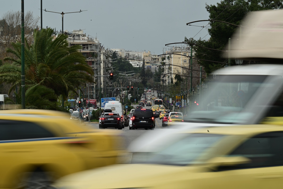 Κίνηση στους δρόμους: Πού παρατηρούνται προβλήματα – Στο «κόκκινο» ο Κηφισός