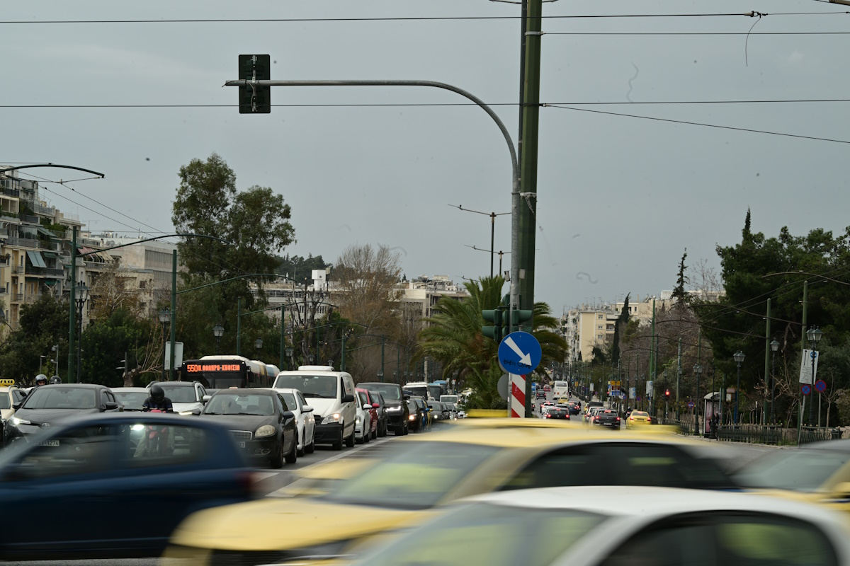 Κίνηση στους δρόμους: Στο «κόκκινο» Κηφισός και Κηφισίας – Πού αλλού παρατηρούνται καθυστερήσεις