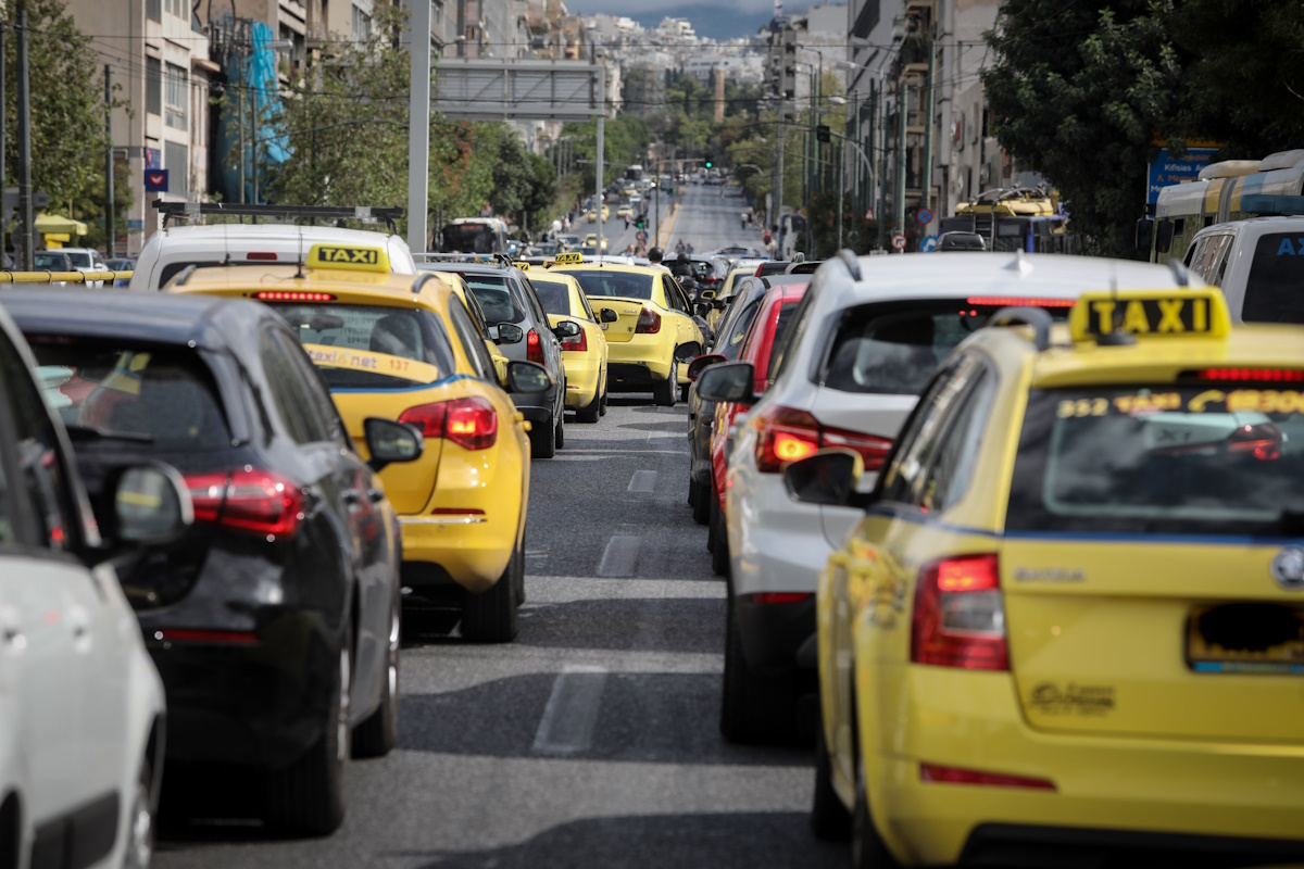 Κίνηση στους δρόμους: Μποτιλιάρισμα σε Κηφισό, Κηφισίας και κέντρο της Αθήνας