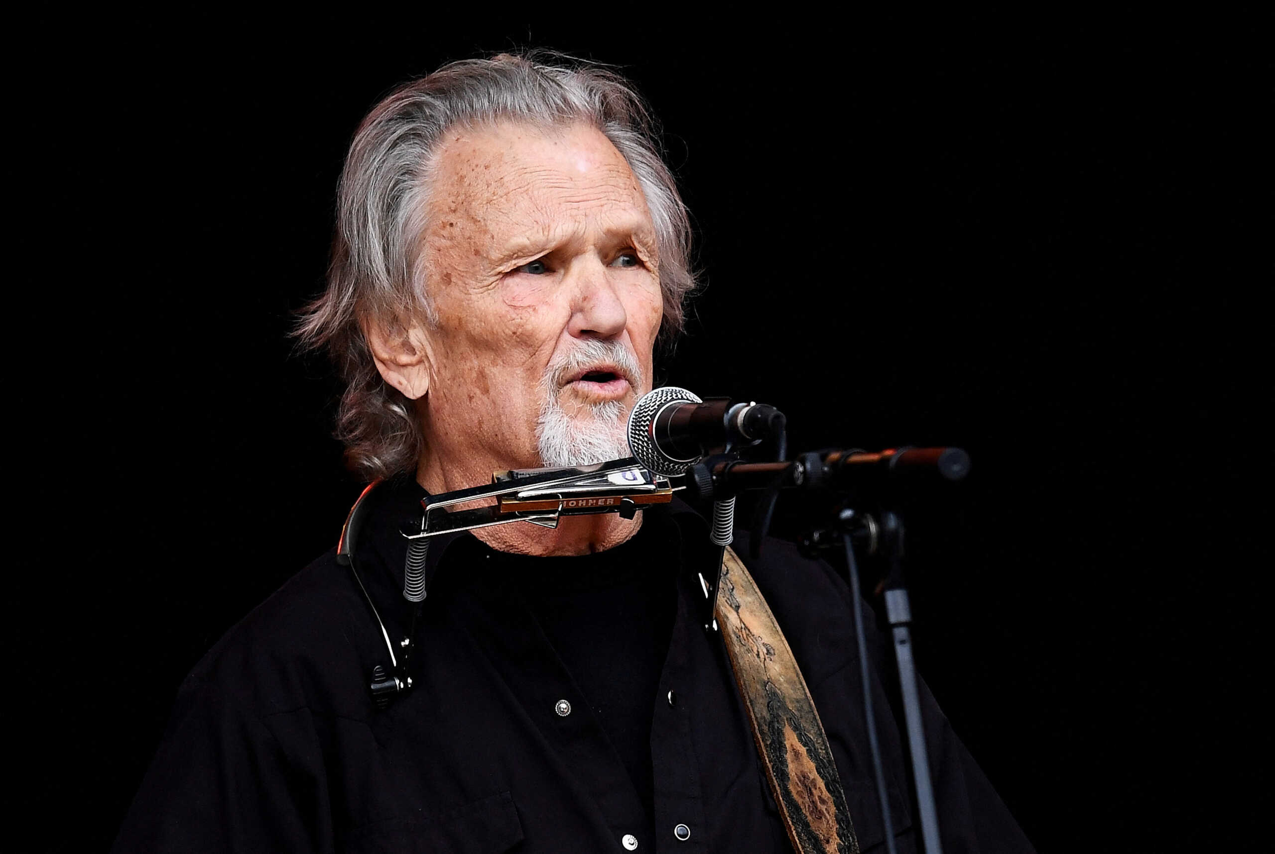 FILE PHOTO: Kris Kristofferson performs on the Pyramid Stage at Worthy Farm in Somerset during the Glastonbury Festival in Britain, June 23, 2017.  REUTERS