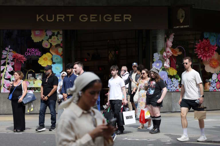 Η Oxford Street στο Λονδίνο γίνεται πεζόδρομος για να προσελκύσει περισσότερους καταναλωτές