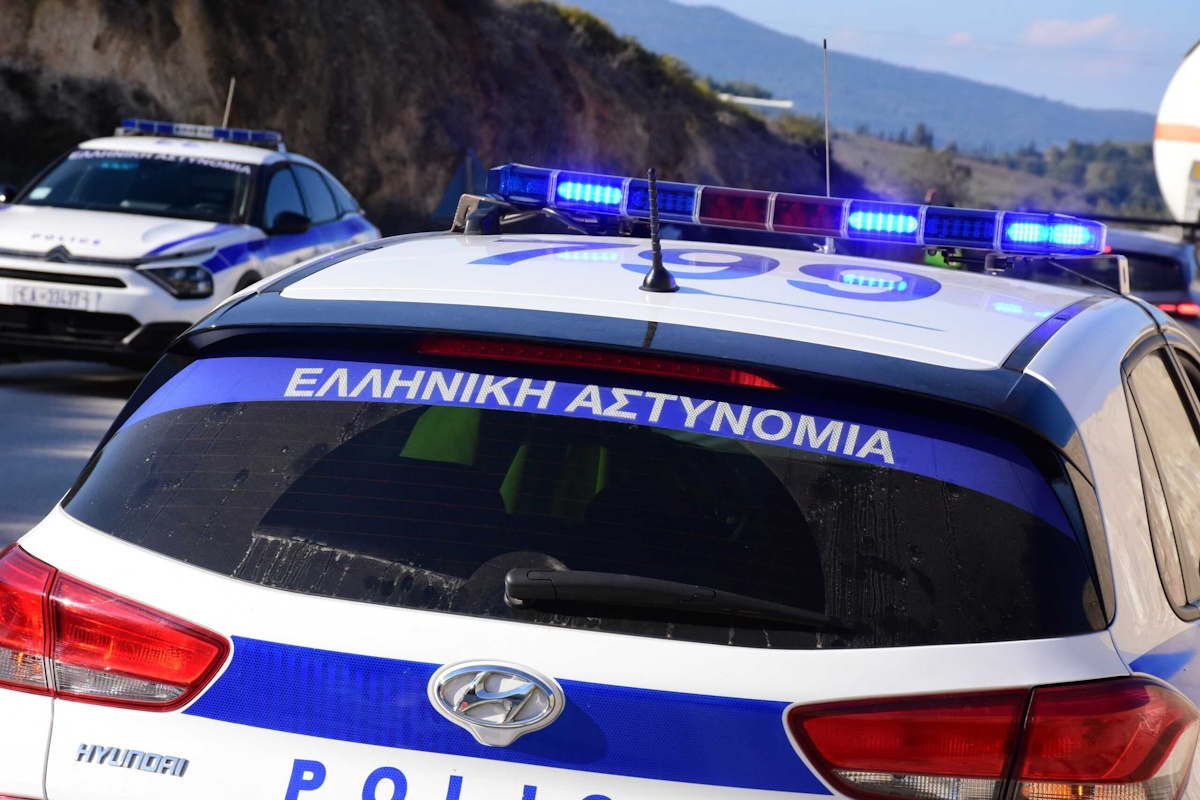 Θεσσαλονίκη: Χτύπησε το μωρό της στο πρόσωπο και πέταξε βάζο στους αστυνομικούς που πήγαν να την συλλάβουν