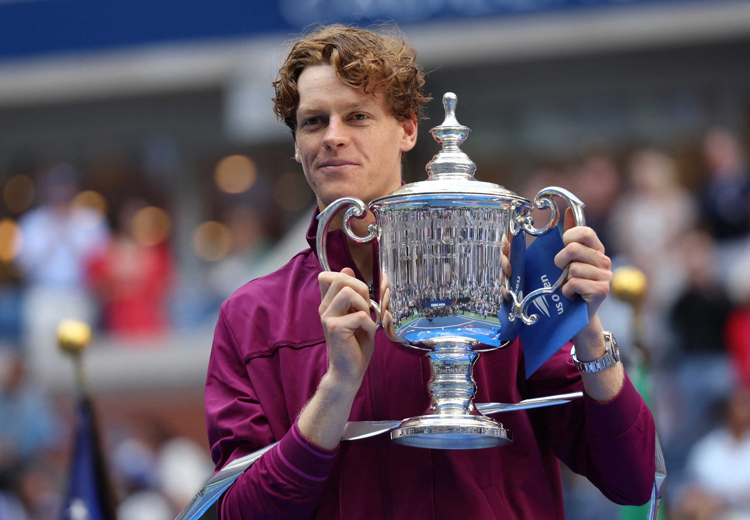 Tennis - U.S. Open - Flushing Meadows, New York, United States - September 8, 2024 Italy's Jannik Sinner poses with the trophy after winning his final match against Taylor Fritz of the U.S. REUTERS