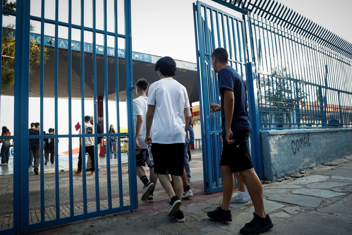 Κυριάκος Μητσοτάκης: Πιλοτική τοποθέτηση locker για κινητά τηλέφωνα στα σχολεία