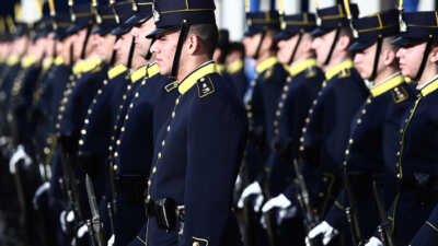 Στρατιωτικές Σχολές: Στα 600 ευρώ η αποζημίωση και εισαγωγή από όλα τα πεδία