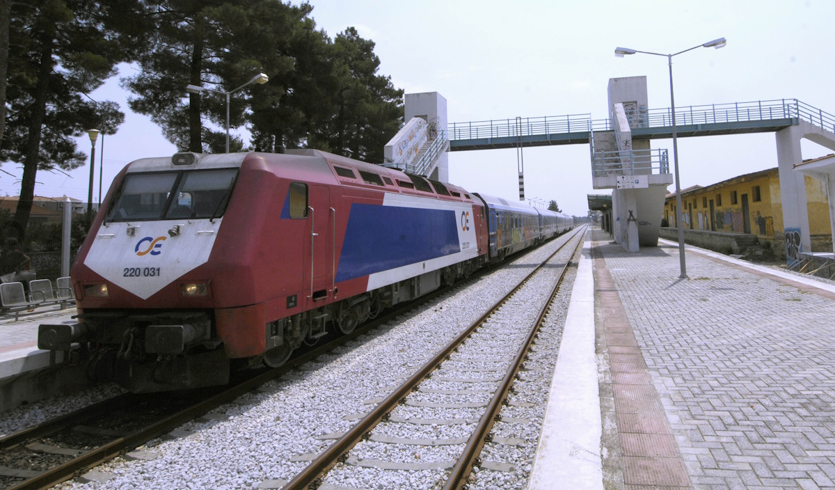 Προβλήματα στα δρομολόγια των τρένων: Διακοπή ρεύματος στο τμήμα μεταξύ Λάρισας-Ραψάνης