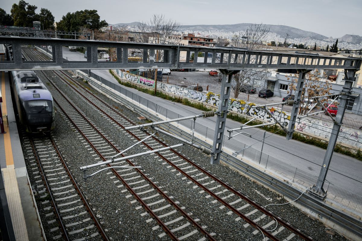 «Αγαπητοί επιβάτες το τρένο έπεσε σε δέντρο» – Τα ατυχήματα που δεν έγιναν δυστυχήματα και το μπαλάκι των ευθυνών