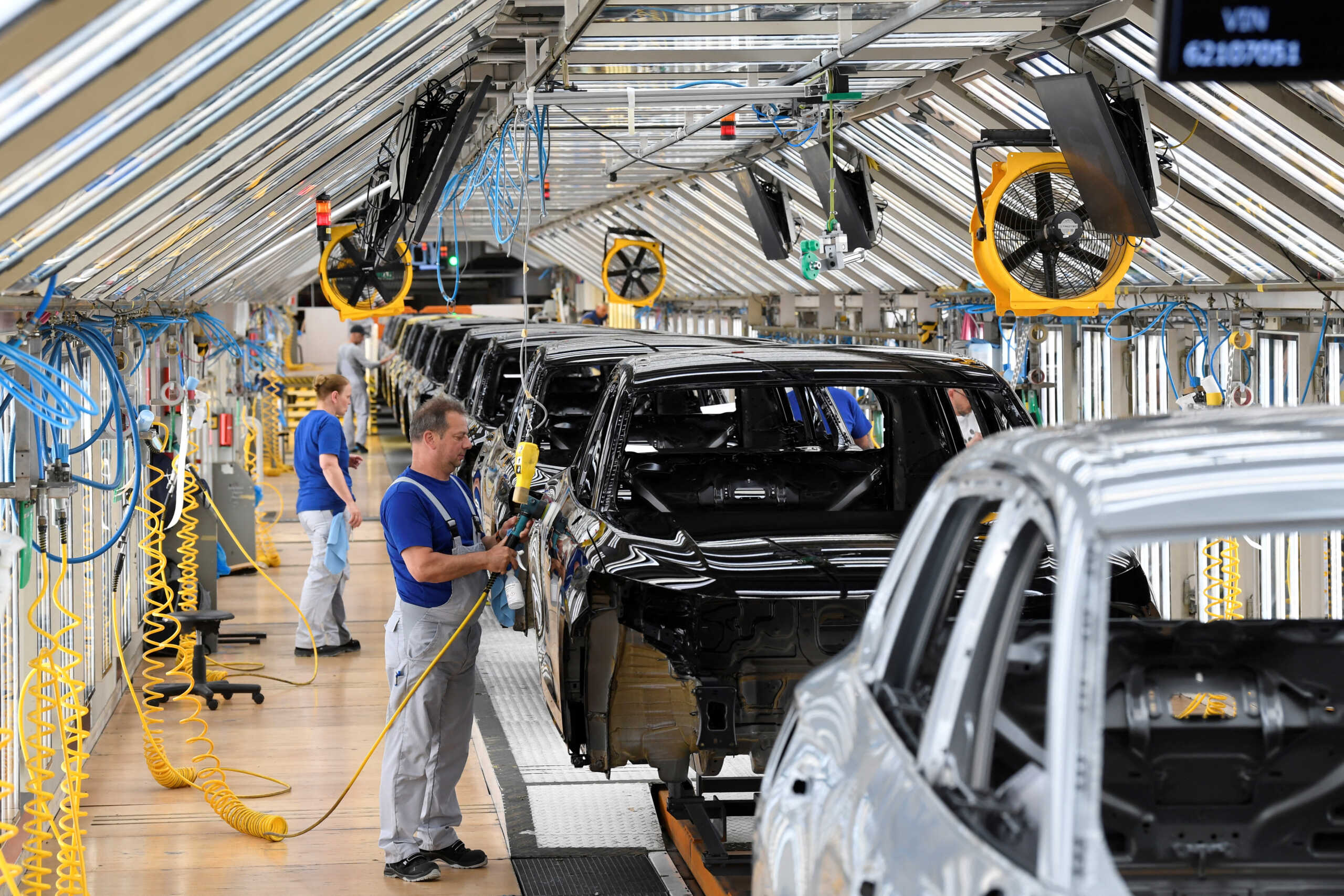 FILE PHOTO: Volkswagen employee works on a production line for the Golf VIII and Tiguan cars at the VW headquarters in Wolfsburg, Germany May 23, 2024. REUTERS